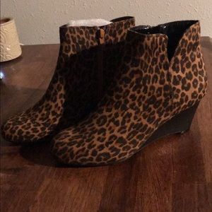 Leopard print wedges